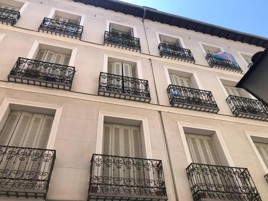 Tesoro Calle, Precioso Estudio Super Equipado Para Dos En Malasana Madrid Exterior photo